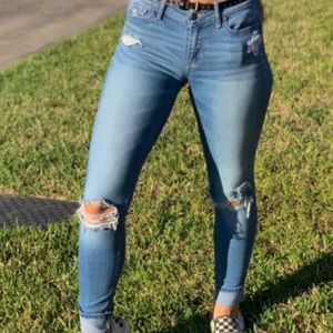 Hollister Super Skinny ripped low rise jeans